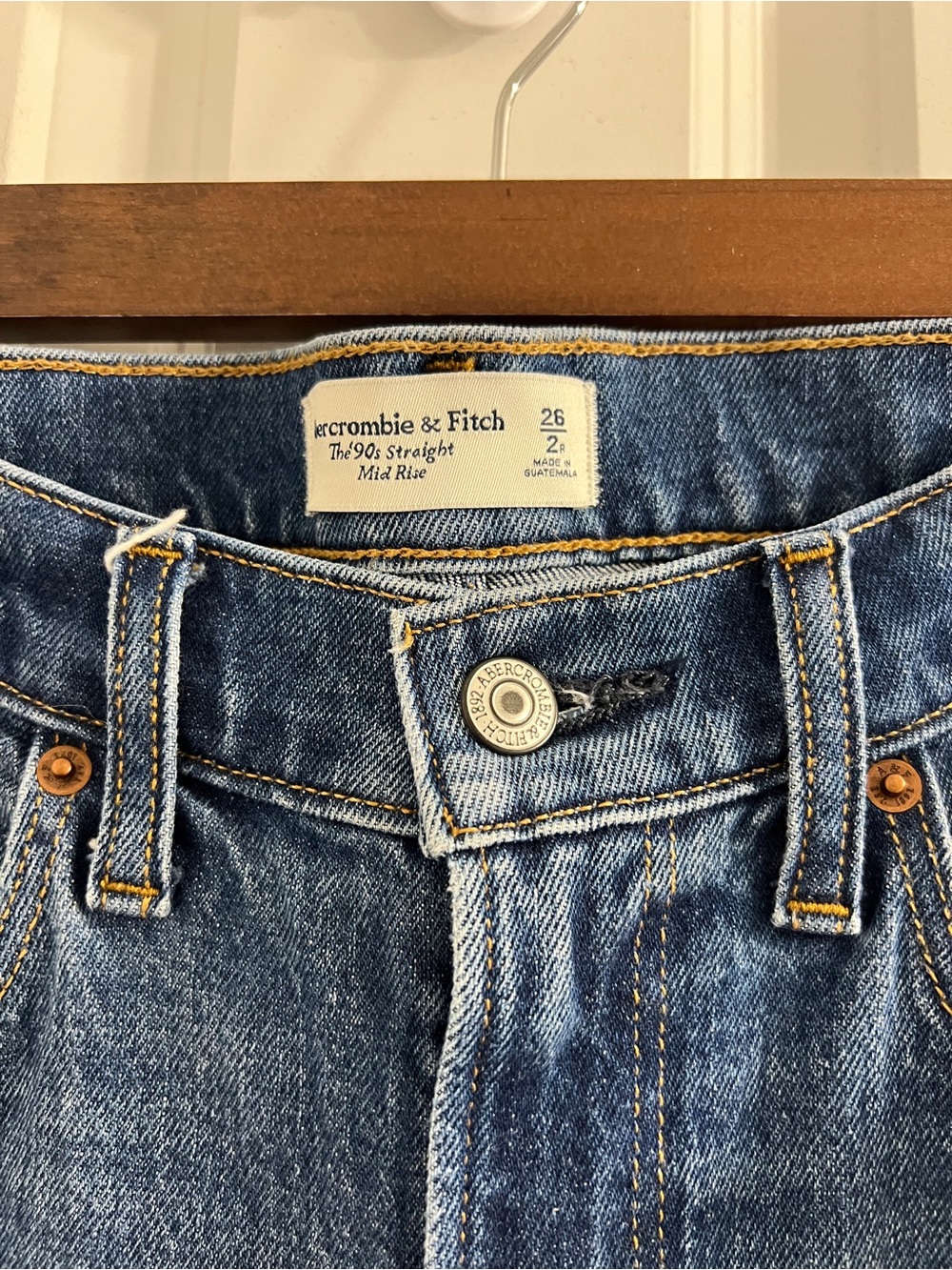 Abercrombie & Fitch Mid-Rise 90’s Straight Leg Jeans Distressed bottom -26/2 - Picture 4 of 7